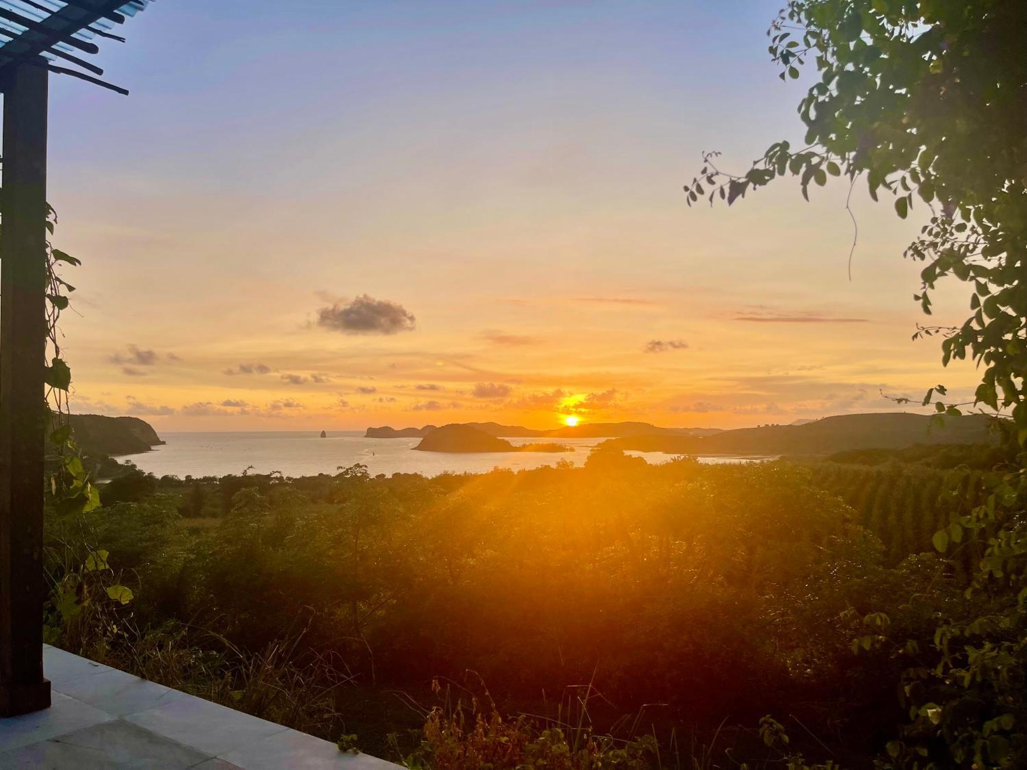 Lobster Bay Lombok Hotel Awang Exterior photo