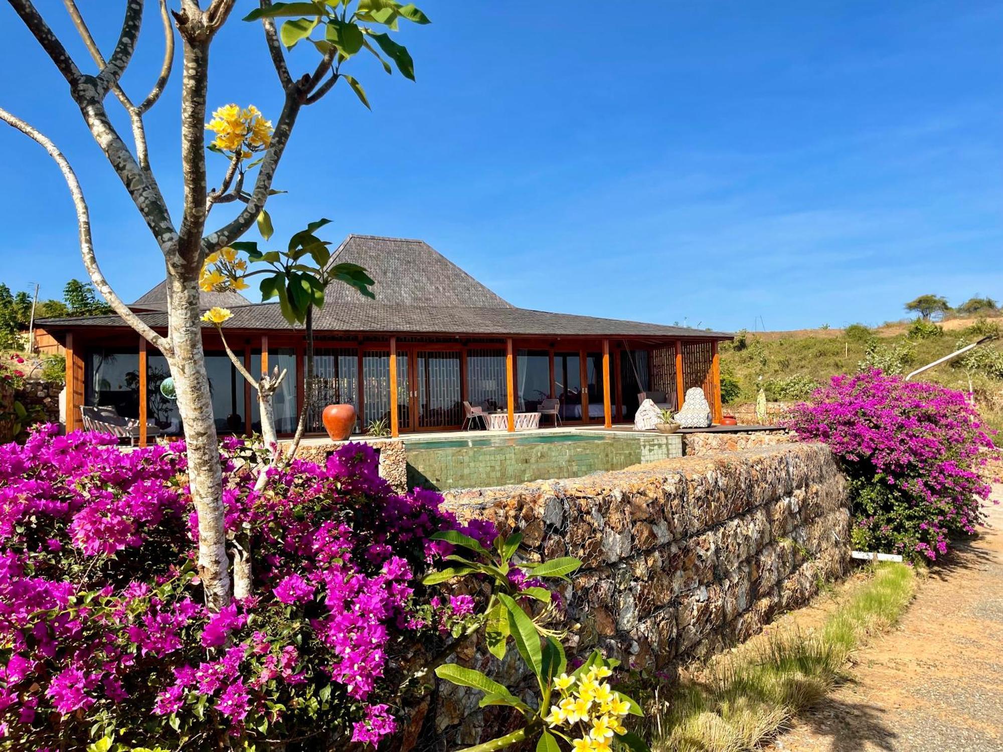 Lobster Bay Lombok Hotel Awang Exterior photo