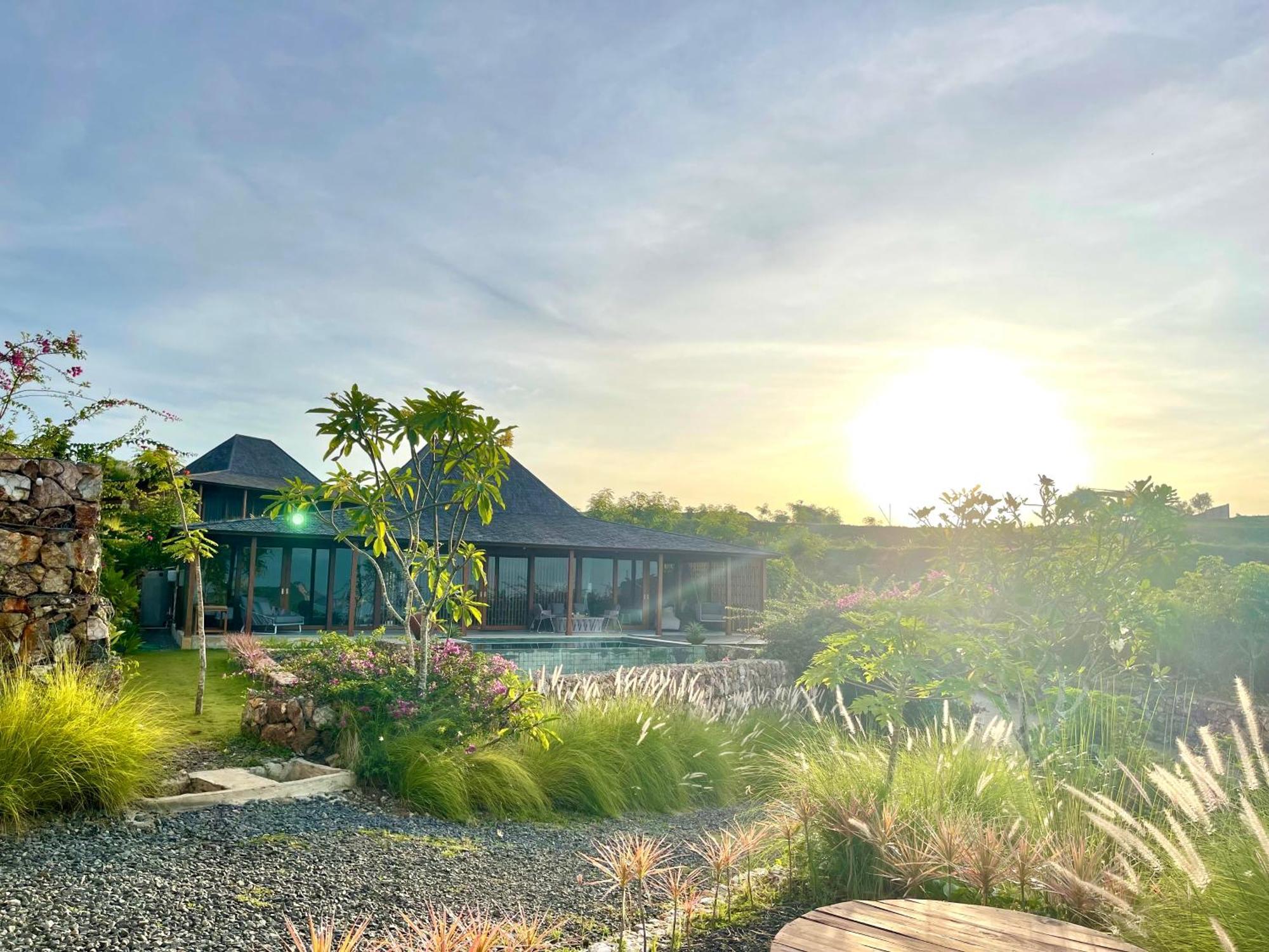 Lobster Bay Lombok Hotel Awang Exterior photo