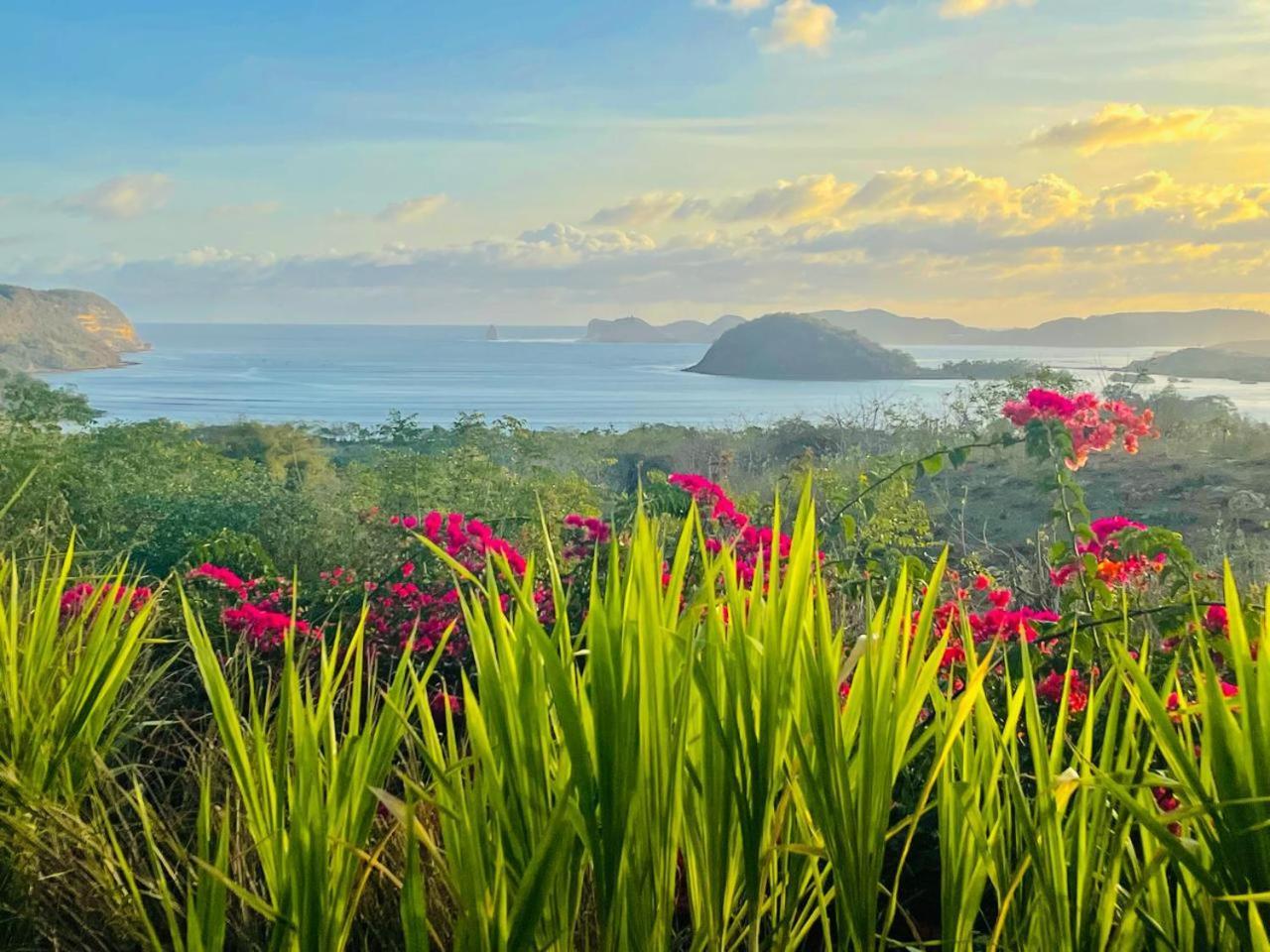Lobster Bay Lombok Hotel Awang Exterior photo